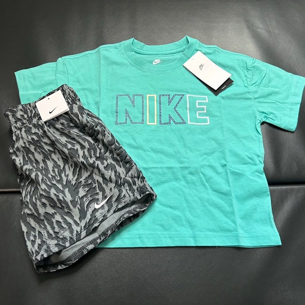 NWT Nike Athletic Set Girls Youth Size Small